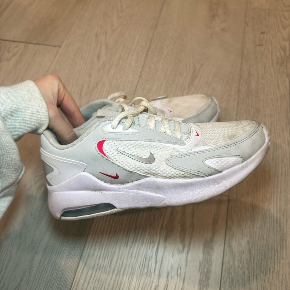 NIKE sneakers 8.5 - Picture 2 of 7